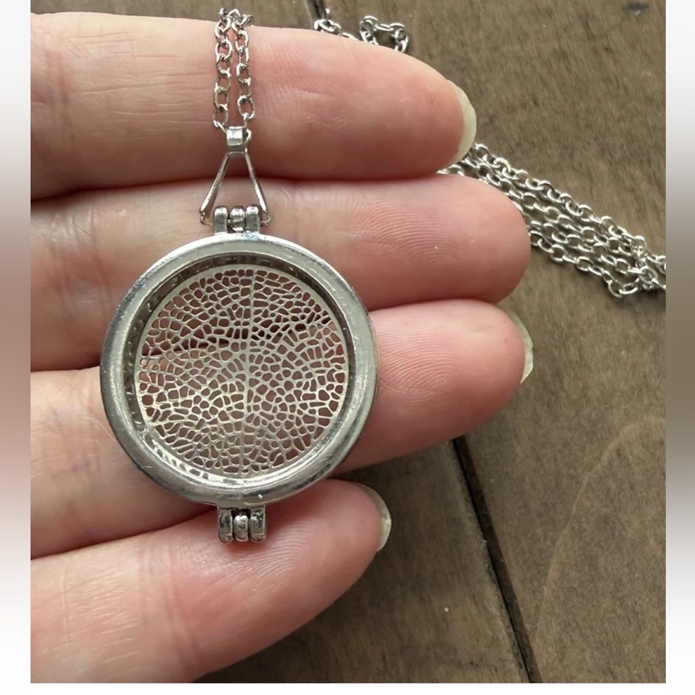 LBVYR Silver Tone Necklace, Cable Chain, Vintage. Excellent condition.